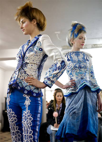 fig.: on aura tout vu spring/summer 2009. left: Azulejos II; Jacket draped with silk crepe, embroidered painting of the Fronteira Palace. Silk satin trousers, blue pigment & white lace. right: Azulejos III;Embroidered jacket with Basque mille feuille. Linen skirt in shaded tones. Shoes by on aura tout vu, tights Wolford, make up MAC cosmétique, hair Patrice Piau. Photo: ©Guillaume Roujas 2009 