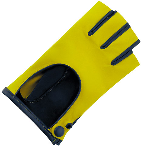 The Germany leather gloves and accessories brand Roeckl celebrates this year its 170th anniversary with a summer collection under the motto 'coquettish and chic'.
