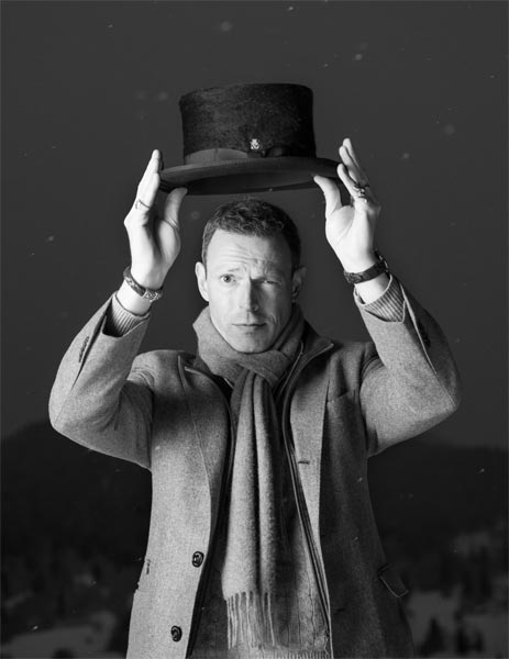 Portrait Michael Zechbauer. The image shows Michael Zechbauer holding a cylinder hat from the 'Michael Zechbauer by Mayser' collection.
