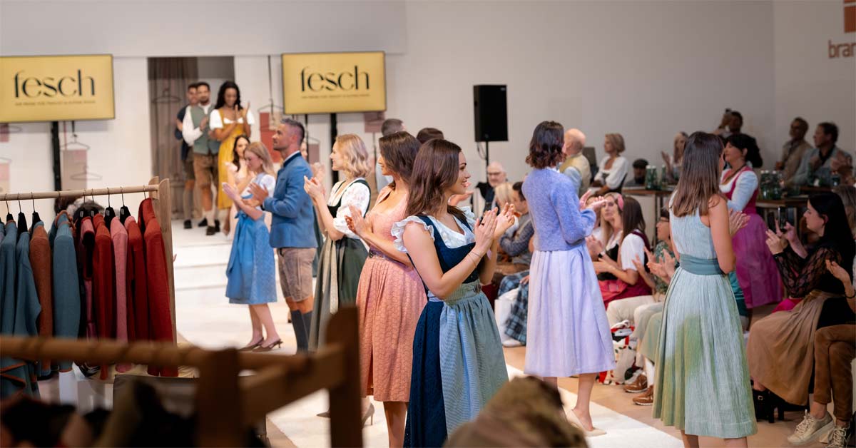 Models present contemporary Tracht and alpine fashion during the FESCH 2025 fashion show at Brandboxx Salzburg.