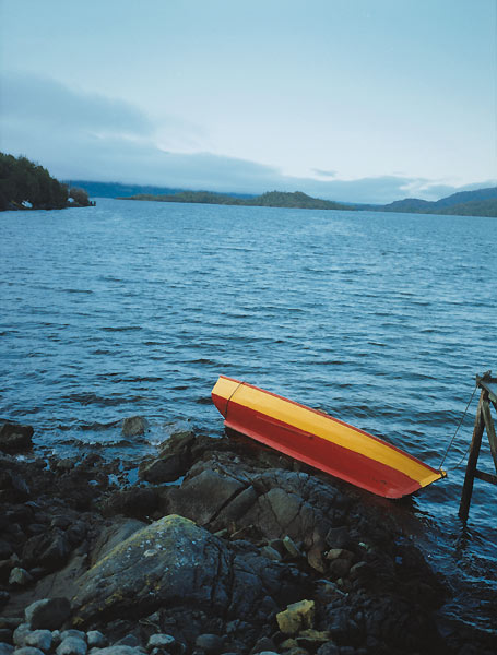 Fondation Cartier pour l’art contemporain's exhibition "Native Land" combines the reflections of director/photographer Raymond Depardon with that of Paul Virilio, urban planner/philosopher, on the individual’s attachment to the land and on human migrations and the paths they create.