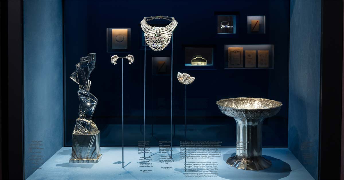 MAK exhibition display showing Van Cleef & Arpels jewellery in the Glanzstücke exhibition, including the now-stolen diamond necklace.