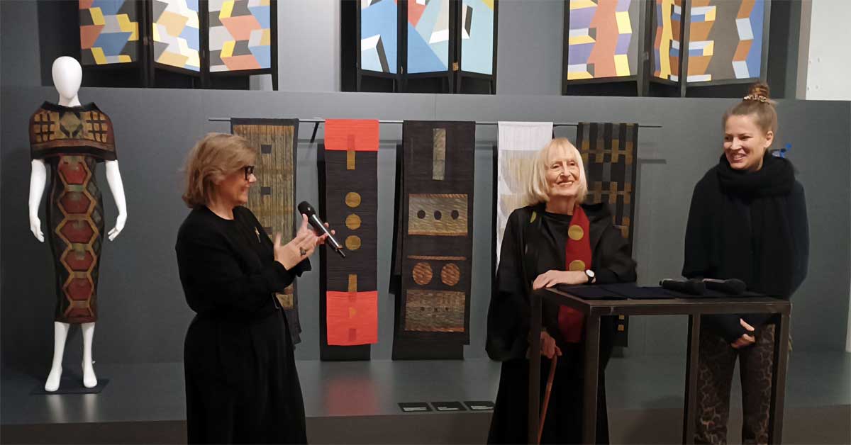 Ursi Fürtler with MAK director Lilli Hollein and curator Lara Steinhäußer at press conference in front of textile artworks in Vienna
