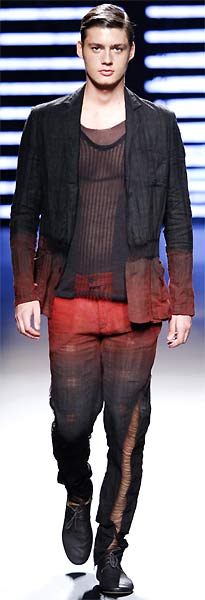 fig.: Men's Wear Spring/Summer 2010 by Jan iú Més; catwalk presentation in September 2009 in Barcelona.