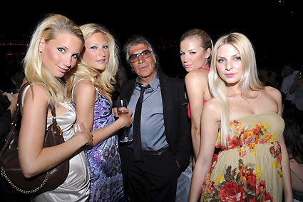 The Cavalli Club in Dubai. Spring/summer 2009. By Caroline Zerrini. The lifestyle editor reports from Dubai; www.textappeal.us.