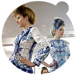 on aura tout vu SS09 Alongside to bright colored pieces in violet, red, pink, blue, green with psychedelic paisley-prints for the Mediterranean 70ies look, the main focus of the summer couture collection is inspired by the fragility and the colors (blue and white) of porcelain from the whole world...
