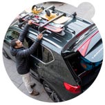“If you choose a roof mounted rack, the tips of the skis should point to the rear”, explains race car driver, driving expert and skiing enthusiast Jordi Gené.